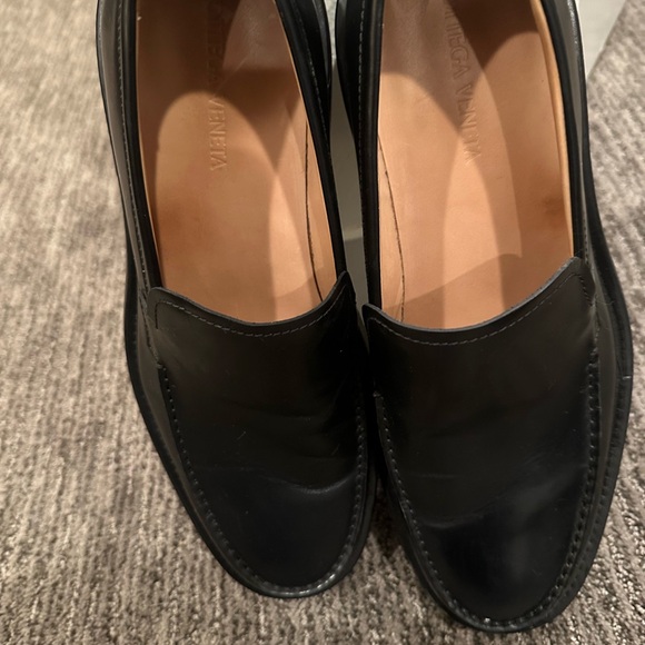 BOTTEGA VENETA Men’s EU 46 Black leather loafers only worn twice. - Picture 2 of 7